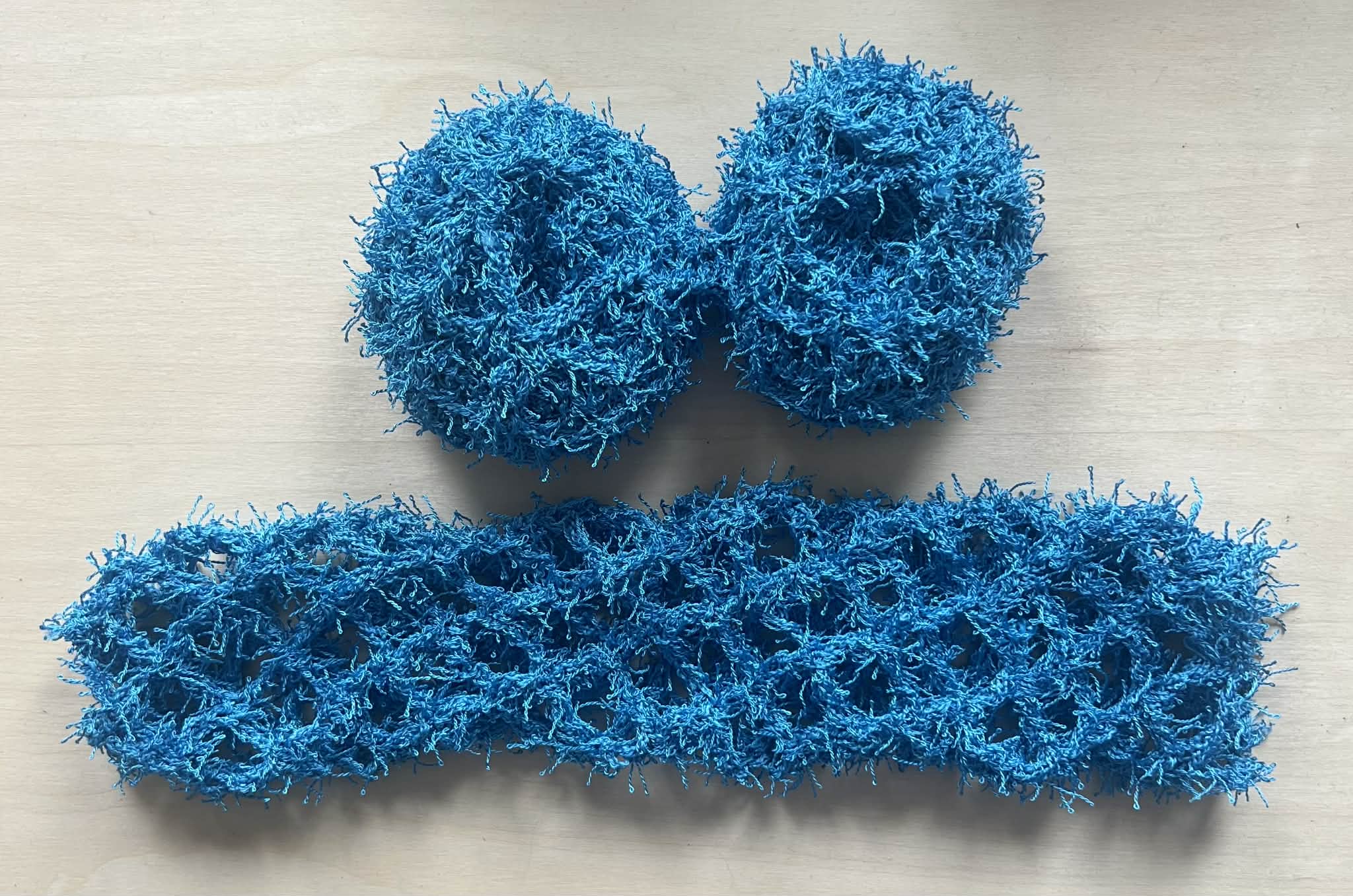 Electric Blue Unrollable dish scrubby