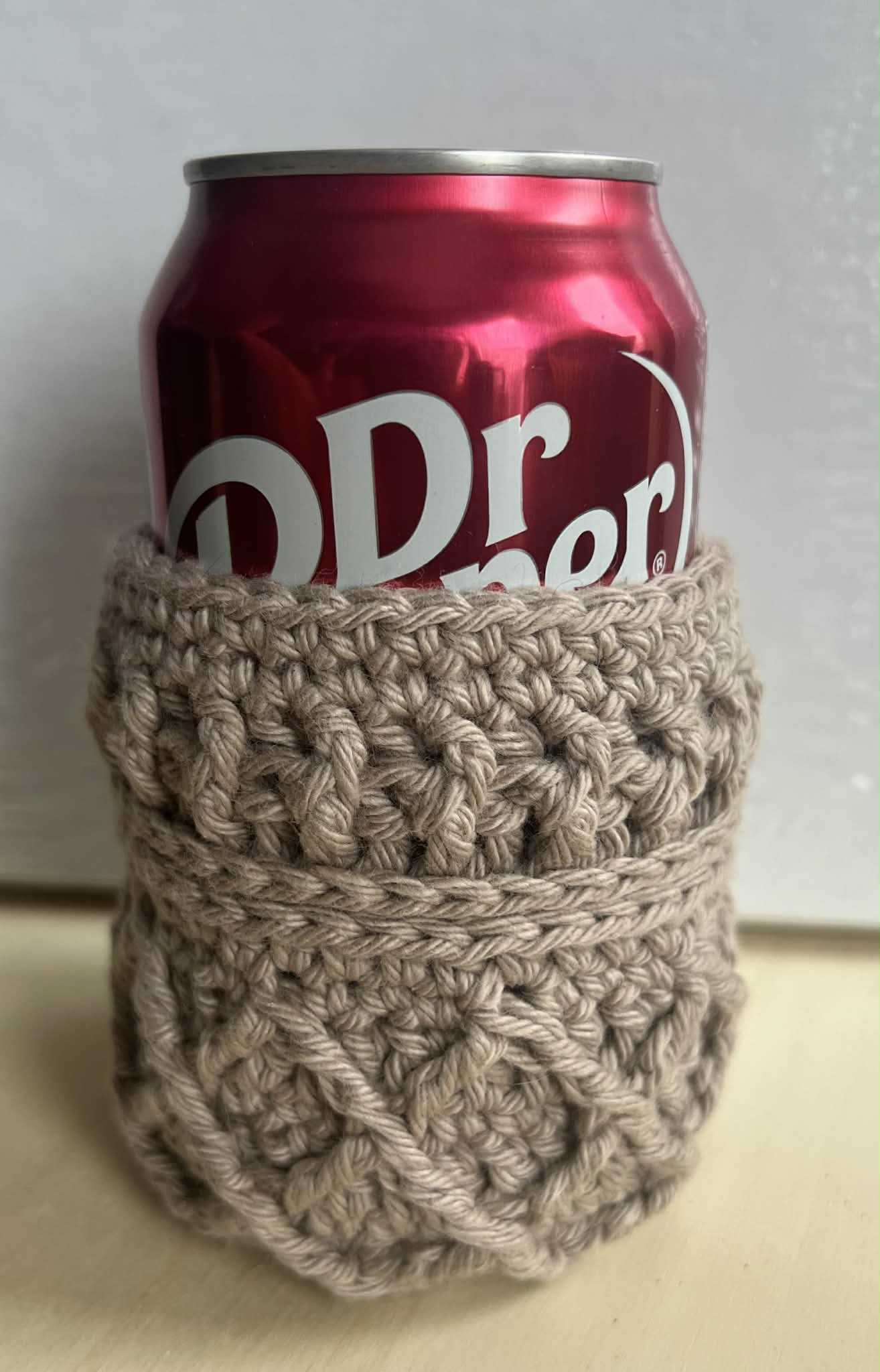 Tan diamond can koozie